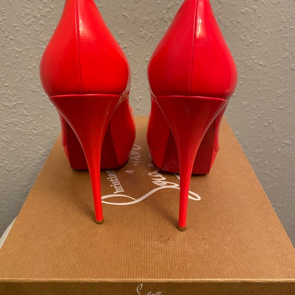 Christian Louboutin pink patent leather lady peep toe platform heels (size 42) - Picture 5 of 7